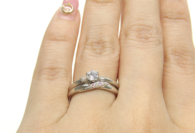 婚約指輪と結婚指輪。どちらも必要で大事なものをセットリングで。